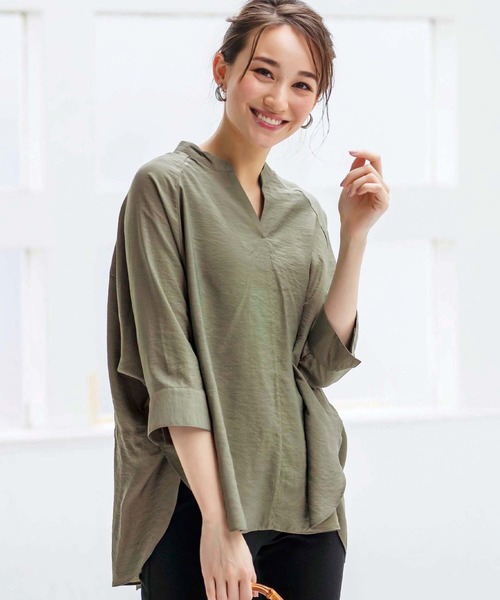 BELLUNA PLUS(ベルーナ)の「バックシャンデザインスキッパーチュニック(チュニック・レディース・ホワイト/カーキ/イエロー/ブルーグレー・MEDIUM/LARGE/X-LARGE)」の4枚目の写真