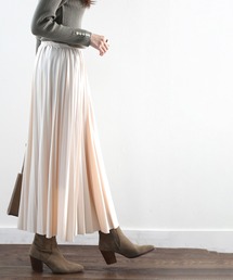 classicalelf（クラシカルエルフ）の「大人の品格。フェイクレザーロングプリーツスカート（スカート・ホワイト系）」