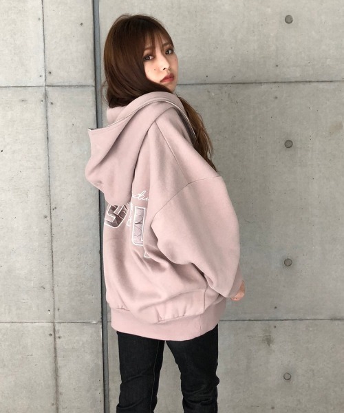 ★PINK★ENVYM☆CONFRONTフーディー ENVYM（アンビー）の「ビッグロゴE PK（パーカー）」 - WEAR