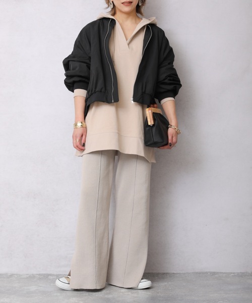 ap retro（アプレトロ）の「キーネックサイドスリットスウェットパーカー【ZOZO限定アイテム】（パーカー・レディース・ライトブルー/ブラック/ベージュ/オフホワイト/ライトカーキ・FREE）」の22枚目の写真