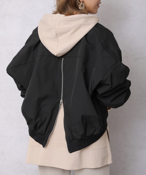 ap retro（アプレトロ）の「キーネックサイドスリットスウェットパーカー【ZOZO限定アイテム】（パーカー・レディース・ライトブルー/ブラック/ベージュ/オフホワイト/ライトカーキ・FREE）」の21枚目の写真