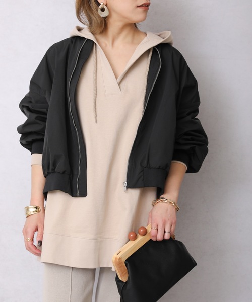 ap retro（アプレトロ）の「キーネックサイドスリットスウェットパーカー【ZOZO限定アイテム】（パーカー・レディース・ライトブルー/ブラック/ベージュ/オフホワイト/ライトカーキ・FREE）」の19枚目の写真