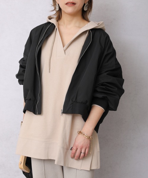 ap retro（アプレトロ）の「キーネックサイドスリットスウェットパーカー【ZOZO限定アイテム】（パーカー・レディース・ライトブルー/ブラック/ベージュ/オフホワイト/ライトカーキ・FREE）」の16枚目の写真