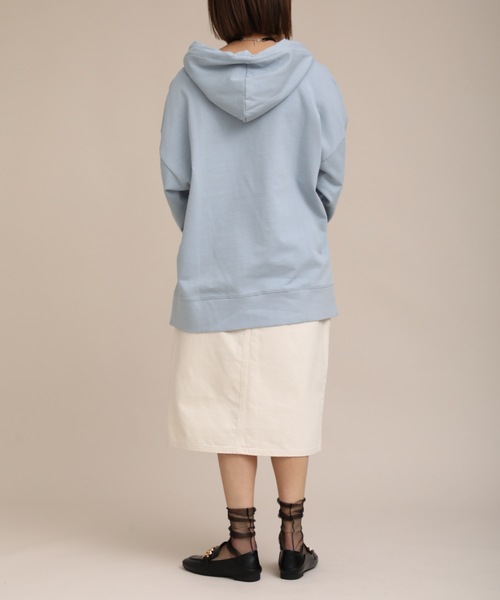ap retro（アプレトロ）の「キーネックサイドスリットスウェットパーカー【ZOZO限定アイテム】（パーカー・レディース・ライトブルー/ブラック/ベージュ/オフホワイト/ライトカーキ・FREE）」の15枚目の写真