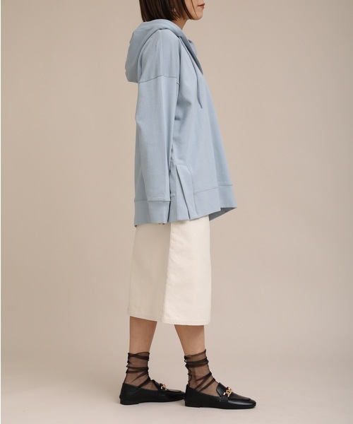 ap retro（アプレトロ）の「キーネックサイドスリットスウェットパーカー【ZOZO限定アイテム】（パーカー・レディース・ライトブルー/ブラック/ベージュ/オフホワイト/ライトカーキ・FREE）」の14枚目の写真