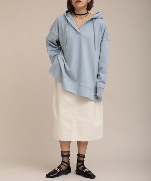 ap retro（アプレトロ）の「キーネックサイドスリットスウェットパーカー【ZOZO限定アイテム】（パーカー・レディース・ライトブルー/ブラック/ベージュ/オフホワイト/ライトカーキ・FREE）」の11枚目の写真