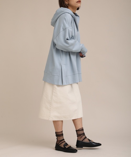 ap retro（アプレトロ）の「キーネックサイドスリットスウェットパーカー【ZOZO限定アイテム】（パーカー・レディース・ライトブルー/ブラック/ベージュ/オフホワイト/ライトカーキ・FREE）」の12枚目の写真