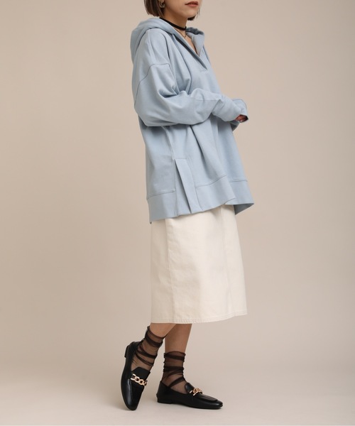 ap retro（アプレトロ）の「キーネックサイドスリットスウェットパーカー【ZOZO限定アイテム】（パーカー・レディース・ライトブルー/ブラック/ベージュ/オフホワイト/ライトカーキ・FREE）」の13枚目の写真