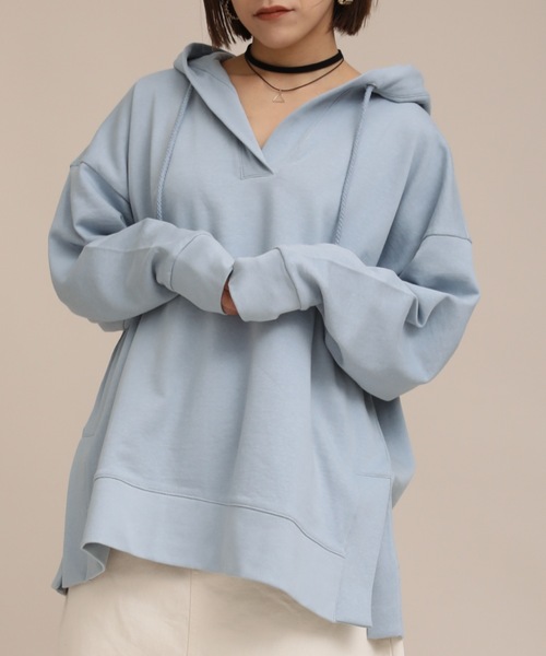 ap retro（アプレトロ）の「キーネックサイドスリットスウェットパーカー【ZOZO限定アイテム】（パーカー・レディース・ライトブルー/ブラック/ベージュ/オフホワイト/ライトカーキ・FREE）」の7枚目の写真