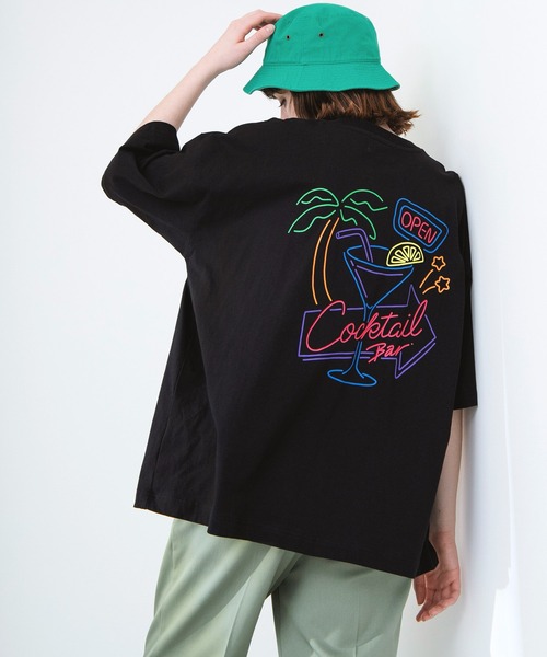 EMMA CLOTHES(エマクローズ)の「ビッグシルエット コットン天竺 イラストアート&フォト転写 半袖カットソー EMMA CLOTHES(Tシャツ/カットソー・メンズ・ホワイト/ライトブルー/ブラック/ホワイト系その他/ブラック系その他/ベージュ系その他/ブルー系その他/ホワイト系その他2/ホワイト系その他3/ブラック系その他2/ブラック系その他3/ベージュ系その他2/ベージュ系その他3/ベージュ系その他4・M/L)」の6枚目の写真