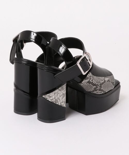 ENVYM(アンビー)の「エナメルコンビサンダル(サンダル・レディース・ブラック/ベージュ・22.5cm/23.5cm/24.5cm)」の10枚目の写真