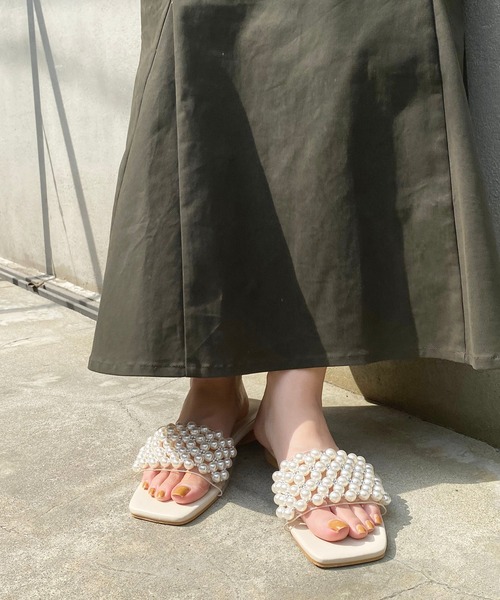 natural couture（ナチュラルクチュール）の「クリアパールサンダル（サンダル・レディース・オフホワイト/ブラック・SMALL/MEDIUM/LARGE）」の5枚目の写真