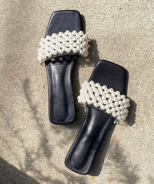 natural couture（ナチュラルクチュール）の「クリアパールサンダル（サンダル・レディース・オフホワイト/ブラック・SMALL/MEDIUM/LARGE）」の6枚目の写真