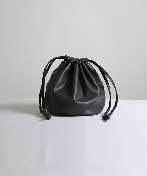 Confirm（コンファーム）の「Confirm / コンファーム シンセティックレザー巾着（ショルダーバッグ・メンズ・アイボリー/ブラック/ブラック系その他/ブラウン・FREE）」の4枚目の写真