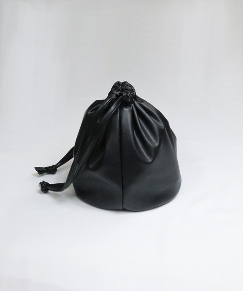 Confirm（コンファーム）の「Confirm / コンファーム シンセティックレザー巾着（ショルダーバッグ・メンズ・アイボリー/ブラック/ブラック系その他/ブラウン・FREE）」の11枚目の写真