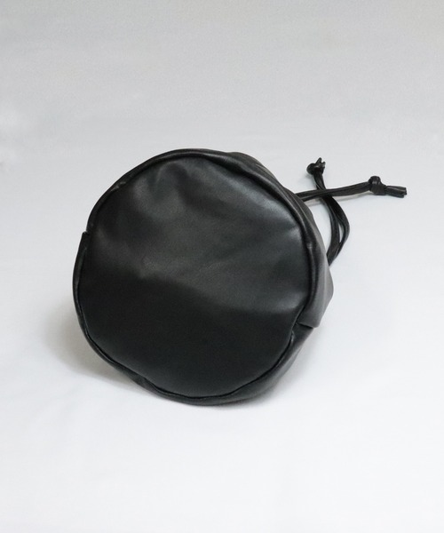 Confirm（コンファーム）の「Confirm / コンファーム シンセティックレザー巾着（ショルダーバッグ・メンズ・アイボリー/ブラック/ブラック系その他/ブラウン・FREE）」の15枚目の写真