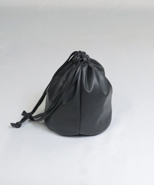 Confirm（コンファーム）の「Confirm / コンファーム シンセティックレザー巾着（ショルダーバッグ・メンズ・アイボリー/ブラック/ブラック系その他/ブラウン・FREE）」の17枚目の写真