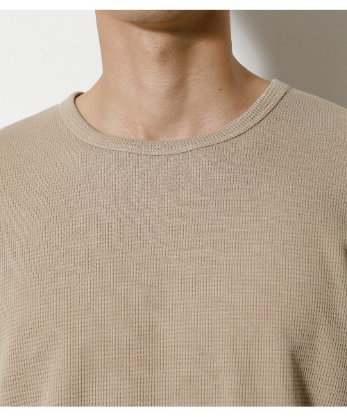 AZUL by moussy（アズールバイマウジー）の「WAFFLE LAYERED TEE/ワッフルレイヤードTシャツ（Tシャツ/カットソー・メンズ・ベージュ/ホワイト/ブラック・SMALL/MEDIUM/LARGE）」の12枚目の写真