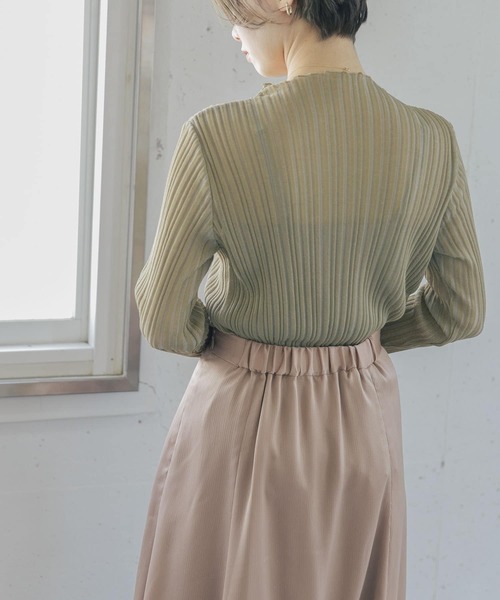 URBAN RESEARCH ROSSO(アーバンリサーチロッソ)の「ハイネックシアーニットプルオーバー(ニット/セーター・レディース・ブラック/グリーン/オフホワイト・FREE)」の5枚目の写真