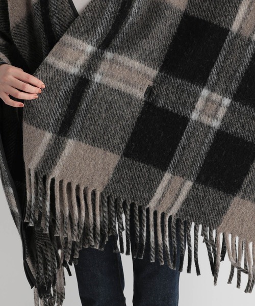 Andemiu（アンデミュウ）の「チェックポンチョ953540（ポンチョ・レディース・ブラック/オフホワイト・FREE）」の5枚目の写真