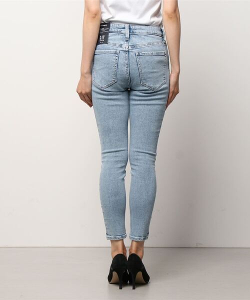 GAP（ギャップ）の「ウォッシュウェル(TM) ハイライズ レギングジーンズ（デニムパンツ・レディース・ライトインディゴブルー・24/25/26/27/30/28/29/23）」の5枚目の写真