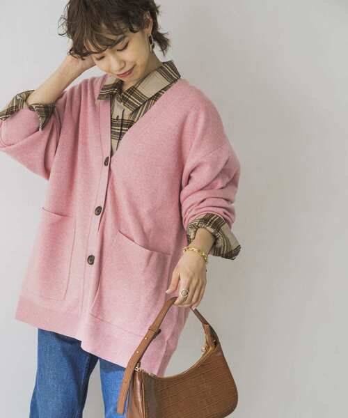 URBAN RESEARCH（アーバンリサーチ）の「ボーイフレンドVネックカーディガン（カーディガン/ボレロ・レディース・ライトベージュ/グレー/ピンク/ブルー系その他・FREE）」の4枚目の写真