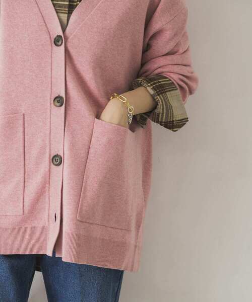 URBAN RESEARCH（アーバンリサーチ）の「ボーイフレンドVネックカーディガン（カーディガン/ボレロ・レディース・ライトベージュ/グレー/ピンク/ブルー系その他・FREE）」の16枚目の写真