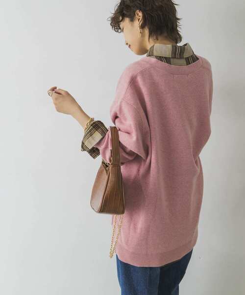 URBAN RESEARCH（アーバンリサーチ）の「ボーイフレンドVネックカーディガン（カーディガン/ボレロ・レディース・ライトベージュ/グレー/ピンク/ブルー系その他・FREE）」の5枚目の写真