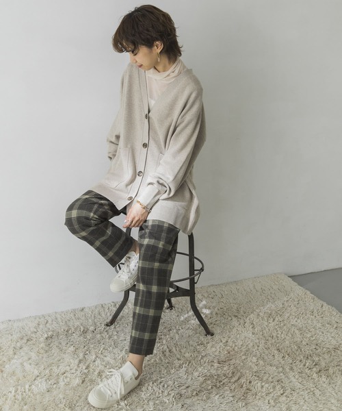 URBAN RESEARCH（アーバンリサーチ）の「ボーイフレンドVネックカーディガン（カーディガン/ボレロ・レディース・ライトベージュ/グレー/ピンク/ブルー系その他・FREE）」の13枚目の写真