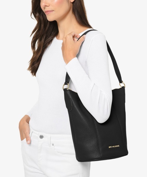 MICHAEL KORS(マイケルコース)の「BROOKE バケット メッセンジャー ミディアム(ショルダーバッグ・レディース・ブラック・FREE)」の6枚目の写真