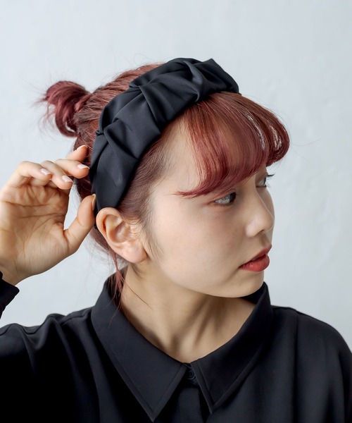 RASVOA(ラスボア)の「ワイドタックカチューシャ(カチューシャ・レディース・ブラック・FREE)」の3枚目の写真