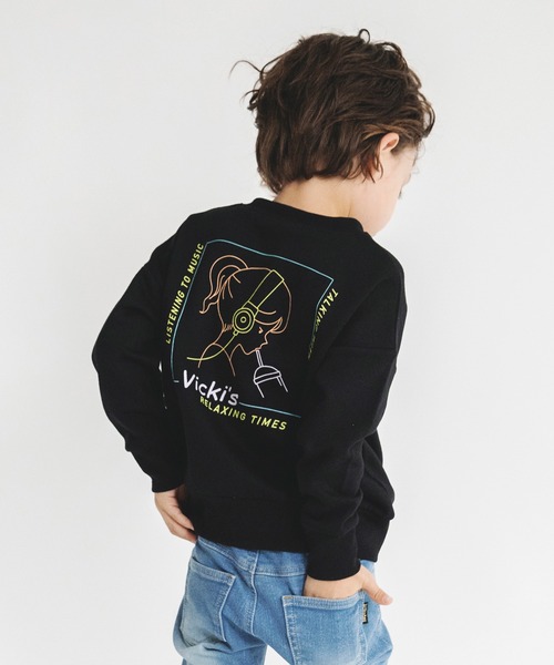 BRANSHES（ブランシェス）の「【あったか】グラフィック裏起毛トレーナー（スウェット・キッズ・キャメル/グレー/アイボリー/ベージュ/ブルー/チャコールグレー/パープル/ブラック/グリーン/レッド・110/150/130/120/140/100）」の2枚目の写真