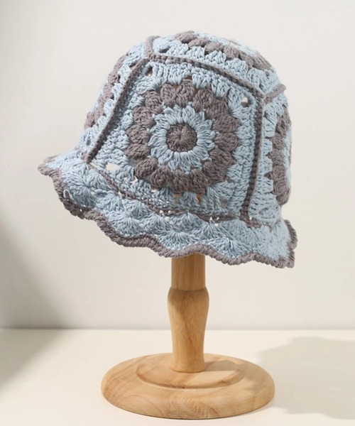 Revo.（レボ）の「フラワー クロシェ かぎ編み コットン ニットハット（ハット・レディース・ブルー/ネイビー/アイボリー/ブラック/パープル・FREE）」の4枚目の写真