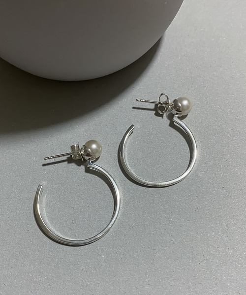 Blanche(ブランシュ)の「Blanche ブランシュ フープデザイパールピアス Toile(トワル) SILVER(ピアス(両耳用)・レディース・シルバー・FREE)」の1枚目の写真