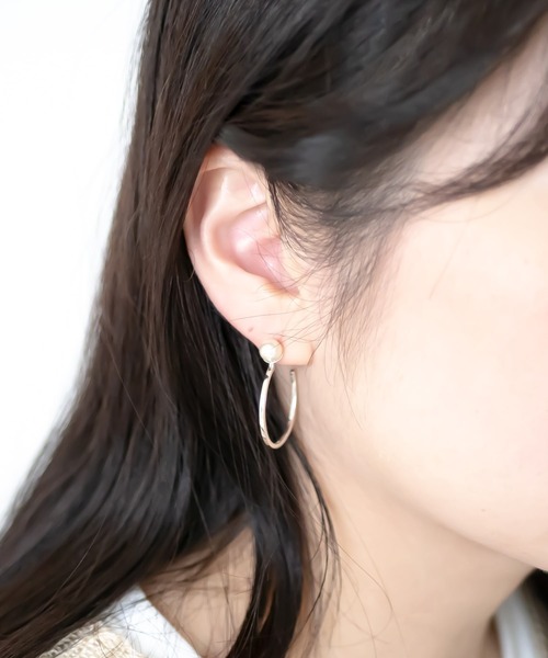 Blanche(ブランシュ)の「Blanche ブランシュ フープデザイパールピアス Toile(トワル) SILVER(ピアス(両耳用)・レディース・シルバー・FREE)」の3枚目の写真