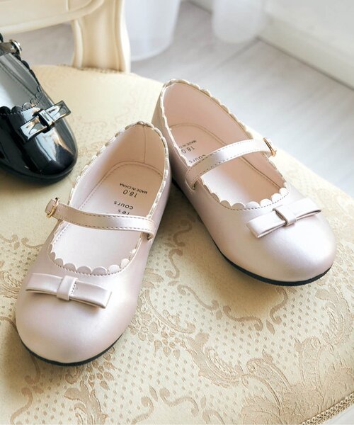 apres les cours（アプレレクール）の「スカラップリボンシューズ_アプレレクールマシェリ（パンプス・キッズ・ブラック/ベージュ・15 /14/19/20/16/17/18）」の2枚目の写真