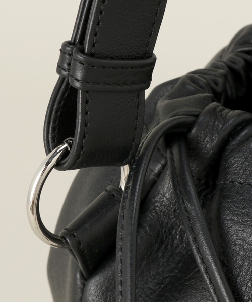 SEEKER（シーカー）の「【SEEKER / シーカー】 別注 キンチャクショルダーバッグ（ショルダーバッグ・メンズ・ブラック/ベージュ・FREE）」の14枚目の写真