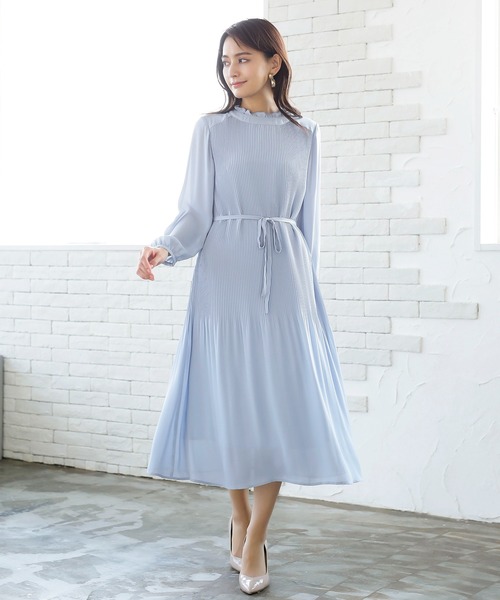 WHITE JOOLA(ホワイトジョーラ)の「【2022SS】シフォンジョーゼットアコーディオンプリーツフリルネックワンピース(ワンピース・レディース・ブラック/ベージュ/サックスブルー・11号/9号/7号)」の4枚目の写真