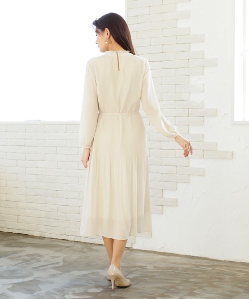 WHITE JOOLA(ホワイトジョーラ)の「【2022SS】シフォンジョーゼットアコーディオンプリーツフリルネックワンピース(ワンピース・レディース・ブラック/ベージュ/サックスブルー・11号/9号/7号)」の21枚目の写真