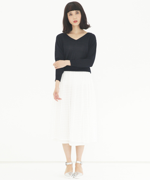 blondy(ブロンディー)の「シルクニットトップス(ニット/セーター・レディース・ベージュ/ネイビー/オフホワイト・FREE)」の3枚目の写真