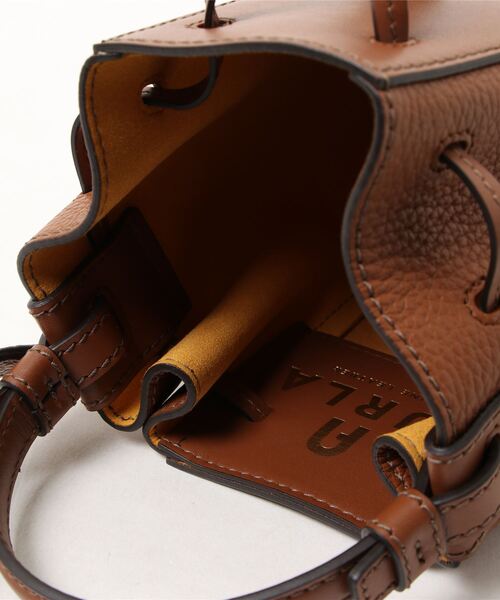 FURLA(フルラ)の「FURLA MIASTELLA MINI BUCKET BAG 16(ショルダーバッグ・レディース・ブラウン・ONE SIZE)」の2枚目の写真