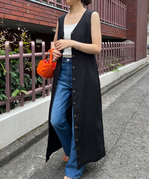 SHENERY(シーナリー)の「レーヨン麻フロントボタンロングワンピース(ワンピース・レディース・ブラック/イエロー/ライトベージュ・FREE)」の2枚目の写真