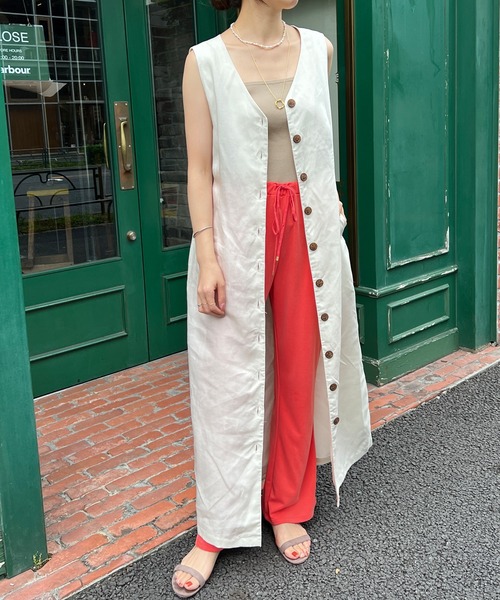 SHENERY(シーナリー)の「レーヨン麻フロントボタンロングワンピース(ワンピース・レディース・ブラック/イエロー/ライトベージュ・FREE)」の22枚目の写真