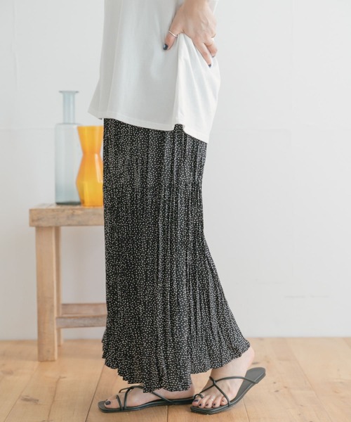 ITEMS URBANRESEARCH（アイテムズ アーバンリサーチ）の「ドットクリンクルプリーツスカート（スカート・レディース・ブラック/ホワイト・FREE）」の2枚目の写真