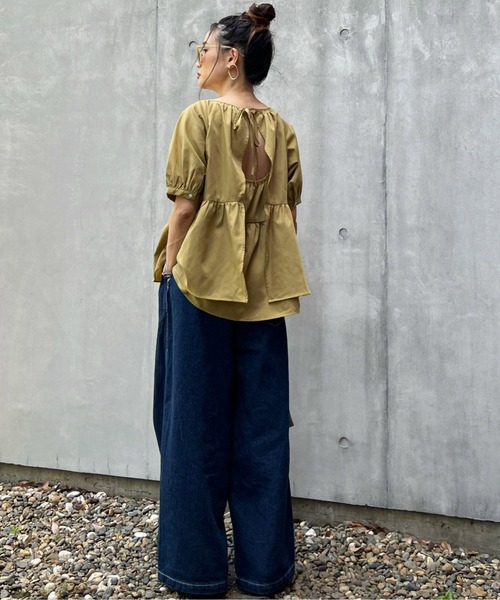 ECRIRE（エクリール）の「【YUKIEコラボ】バックオープンギャザーフレアブラウス（シャツ/ブラウス・レディース・ブラック/オフホワイト/グリーン・S/M）」の15枚目の写真