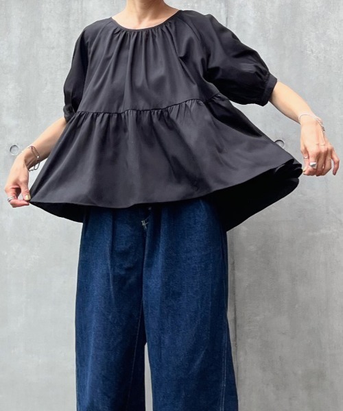 ECRIRE（エクリール）の「【YUKIEコラボ】バックオープンギャザーフレアブラウス（シャツ/ブラウス・レディース・ブラック/オフホワイト/グリーン・S/M）」の8枚目の写真