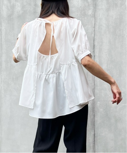 ECRIRE（エクリール）の「【YUKIEコラボ】バックオープンギャザーフレアブラウス（シャツ/ブラウス・レディース・ブラック/オフホワイト/グリーン・S/M）」の6枚目の写真