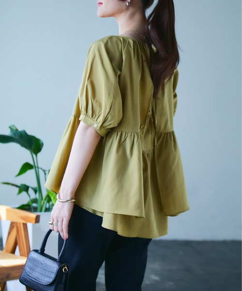 ECRIRE（エクリール）の「【YUKIEコラボ】バックオープンギャザーフレアブラウス（シャツ/ブラウス・レディース・ブラック/オフホワイト/グリーン・S/M）」の16枚目の写真