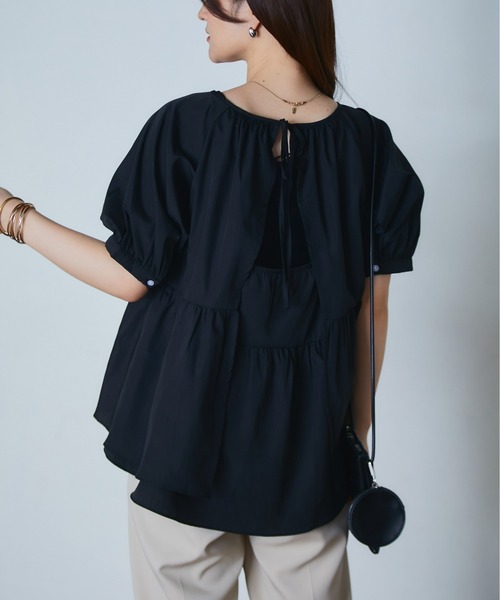 ECRIRE（エクリール）の「【YUKIEコラボ】バックオープンギャザーフレアブラウス（シャツ/ブラウス・レディース・ブラック/オフホワイト/グリーン・S/M）」の22枚目の写真