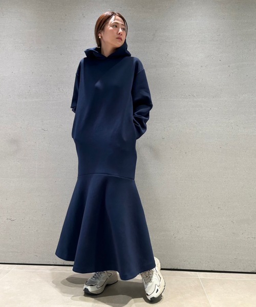 emmi(エミ)の「【emmi atelier】フーディーカットワンピース(ワンピース・レディース・オリーブ/アイボリー/ブラック/ネイビー/ライトベージュ・1/0)」の5枚目の写真